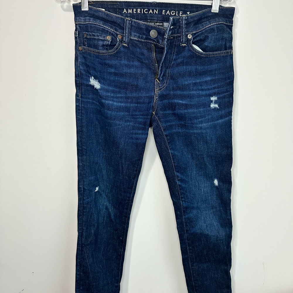 American Eagle size 28x32 med to dark blue jeans